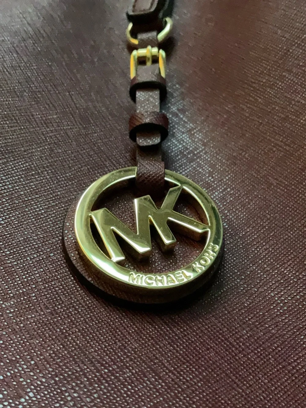 Michael Kors tore handbag - Picture 9 of 11